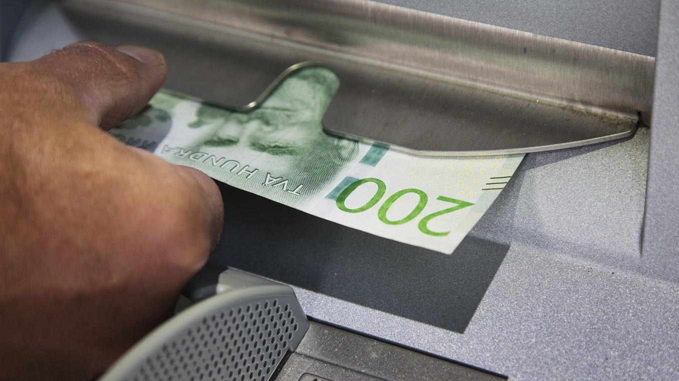 Flera internationella penningförmedlare skickar kontanter anonymt till utlandet, en metod som kan användas för att tvätta pengar. Arkivbild. Foto: Martina Holmberg/TT