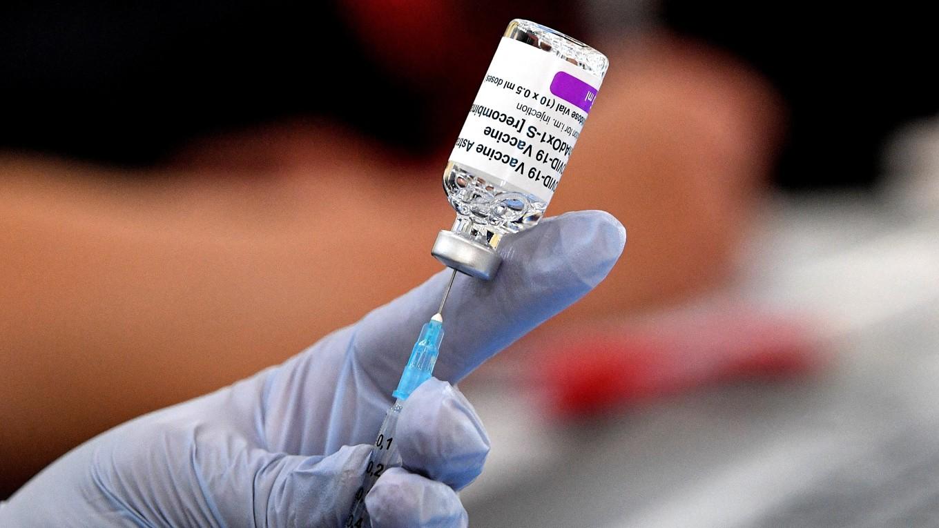 Astrazeneca har frivilligt tagit bort Vaxzevria, som tidigare kallades Covid-19 Vaccine Astra Zeneca, från Australiens och andra länders läkemedelsregister.   
Foto: Saeed Khan/AFP via Getty Images restibus
