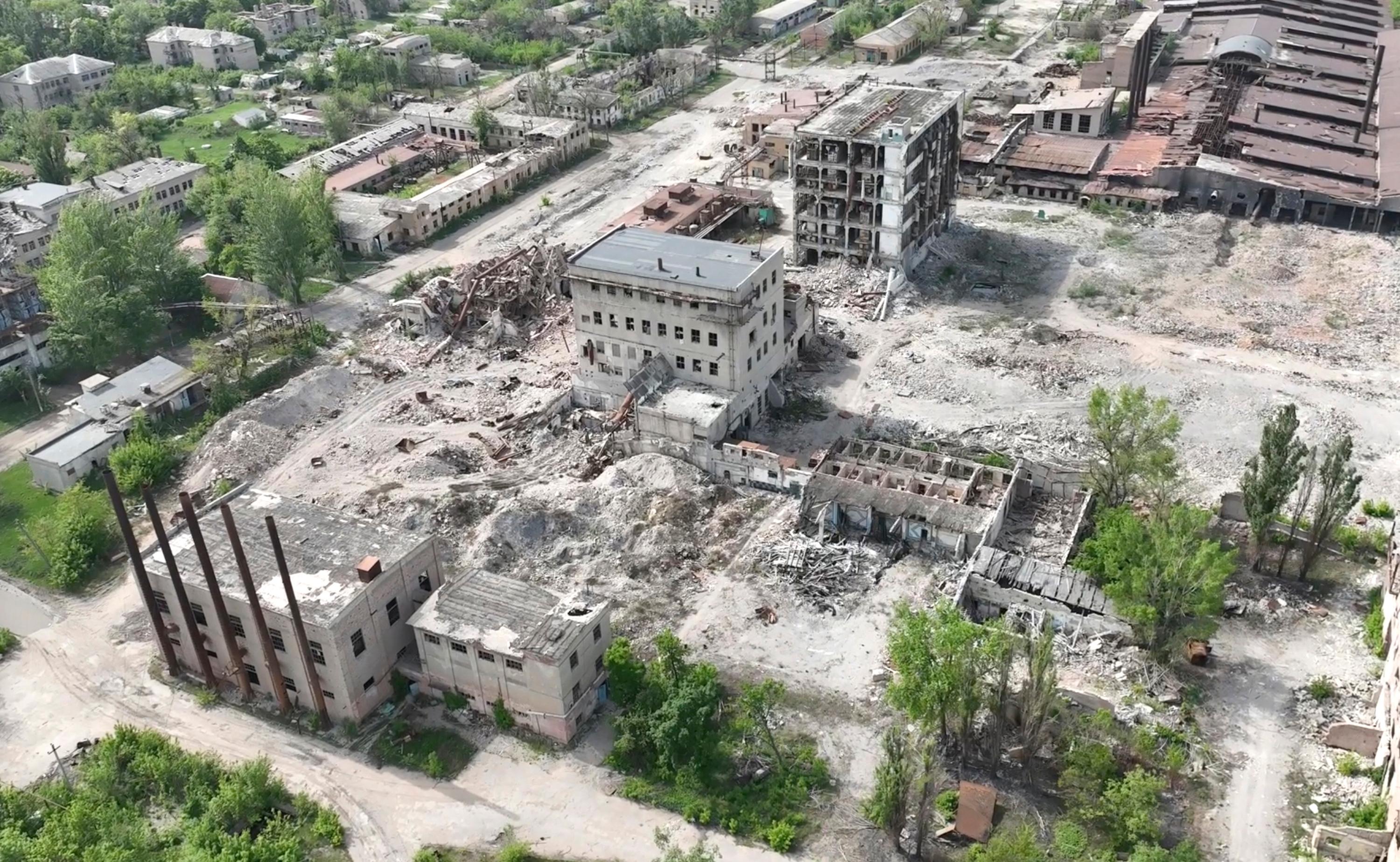 Den senaste tiden har Chasiv Yar i östra Ukraina förvandlats till ruiner i ryska attacker, i stil med orter som Avdijivka och Bakhmut tidigare. Foto: Ukrainas polis vid AP/TT