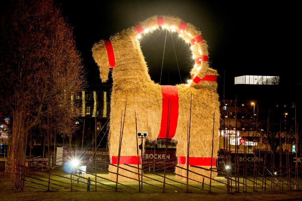 Förra årets bock klarade julhelgen innan även den brann. Arkivbild.
(Mats Åstrand/TT)