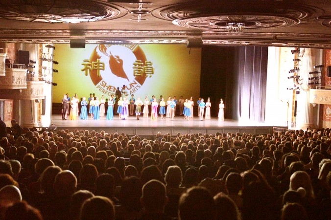 
Shen Yun Performing Arts North America Company på Cleveland State Theatre den 5 februari 2017. (Foto: Epoch Times)
                                            