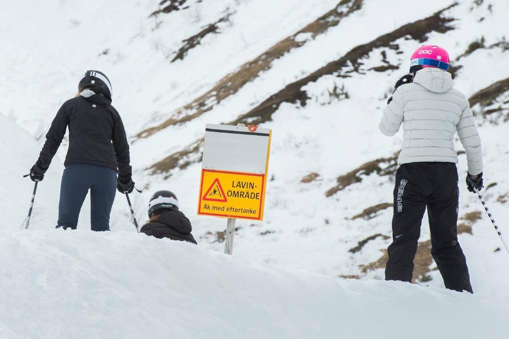 
Just nu är det betydande lavinfara i fyra områden i fjällvärlden. Foto: Erik Nylander/TT-arkivbild                                            