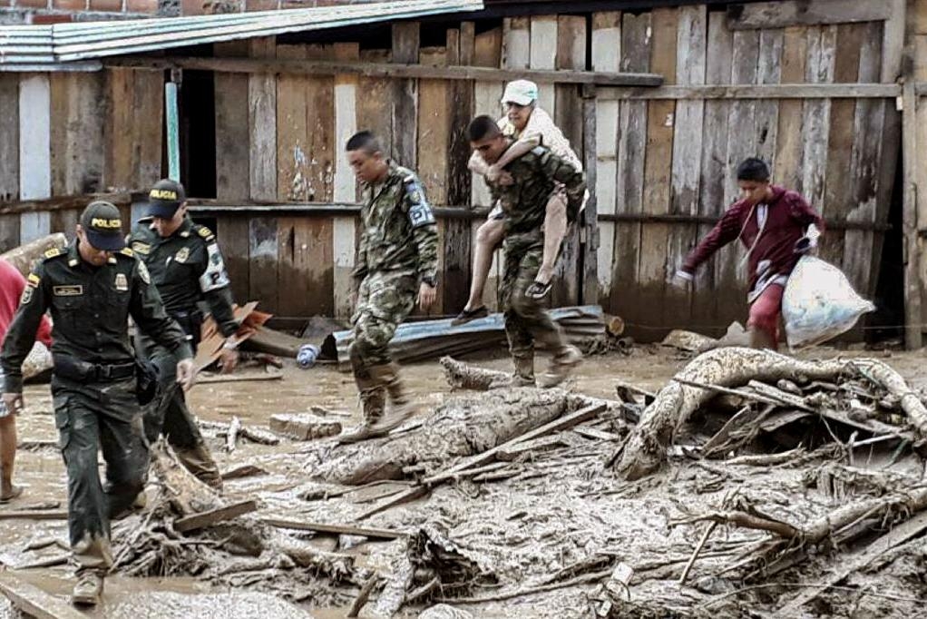 

Colombianska militärer deltar i räddningsarbetet i Mocoa. Foto: Ejercito de Colombia/AFP                                                                                        