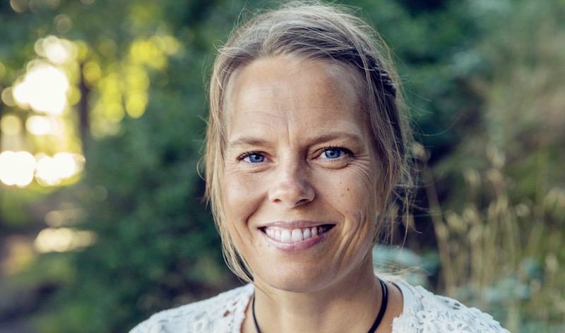 





Tia Jumbe som är ayurvedisk hälsorådgivare tipsar om vad vi kan göra för att må bra när vi är ute och reser genom att balansera kropp och sinne. Foto:  Camilla Lindquist                                                                                                                                                                                                                                                                         