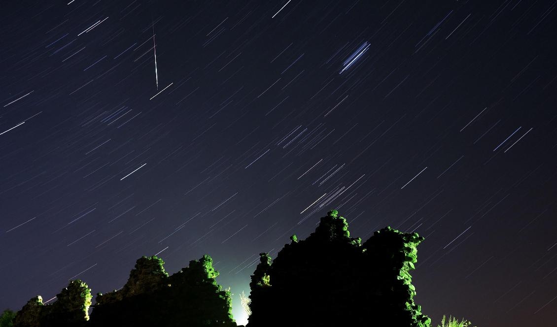 Meteorregn syns i byn Krev, cirka 100 km nordväst om Minsk den 12 augusti 2019. Foto: Sergei Gapon/AFP/Getty Images