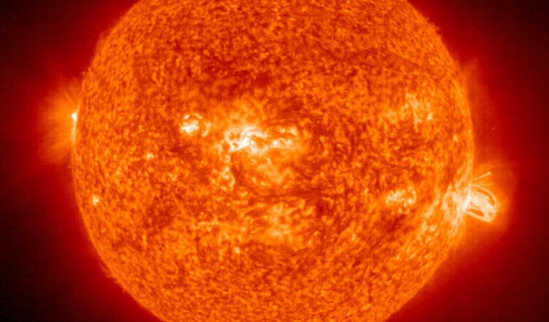 
Nasa:s sol- och heliosfärsadministration (SOHO),  fångar en koronal massutskjutning från solfläck 649 på bild, den 19 augusti 2004. Foto: HO/AFP via Getty Images

                                            