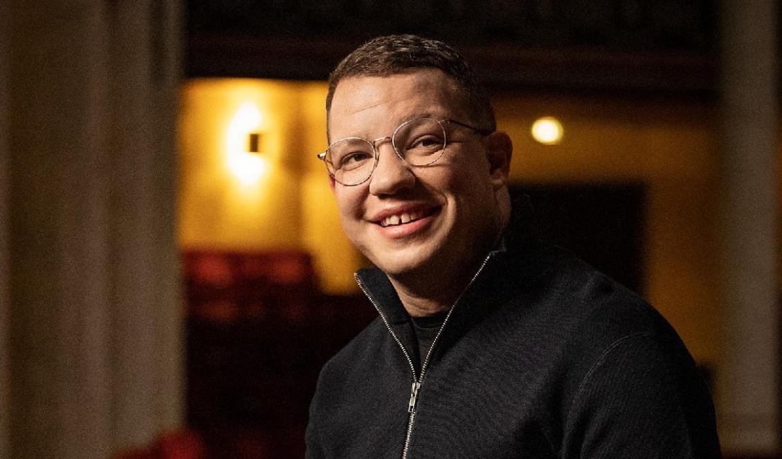 

Nu har Bancroft skrivit på kontraktet och blir Filharmonikernas sjuttonde chefdirigent. Nyligen ledde han orkestern vid Nobelkonserten. Foto: Nadja Sjöström                                                                                        