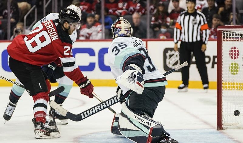 

Det blir inte mycket NHL-ishockey innan den 27 december. Foto: Frank Franklin II/AP/TT                                                                                        