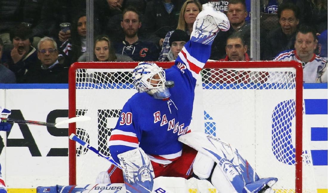 
Henrik Lundqvist på isen för sitt New York Rangers under en match mot Florida Panthers i Rangers hemmaarena Madison Square Garden i november 2019. Foto: Bruce Gennett/GFetty Images                                            