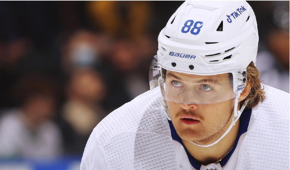 
Svenske William Nylander stod för två av målen när Toronto Maple Leafs slog Boston Bruins med 5–2 och gick till Stanley Cup-slutspel. Foto: Claus andersen/Getty Images                                            