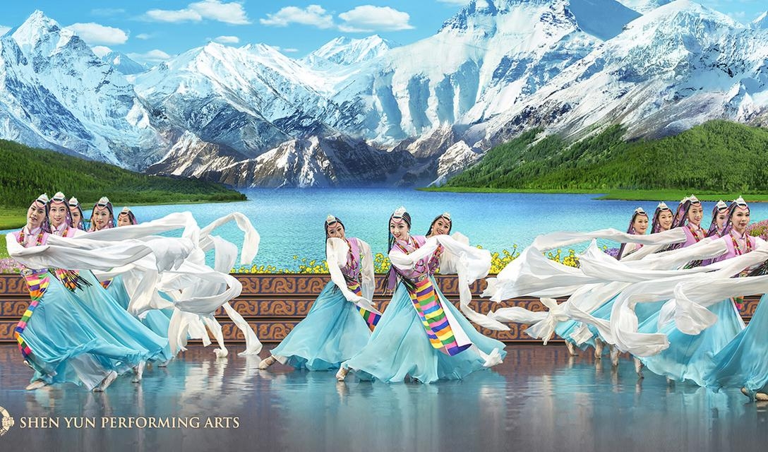 Med ett färgrikt program och rörande vacker klassisk kinesisk dans och musik spred föreställningen Shen Yun ljus. Foto: Shen Yun Performing Arts ©2022