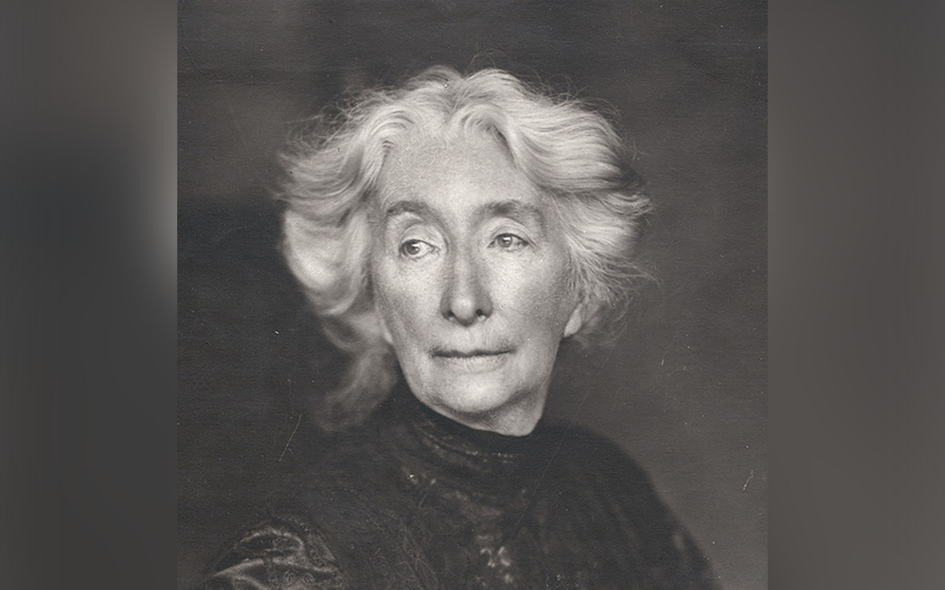 Cosima Wagner år 1905 – i sin skulpturala skepnad en vacker kvinna. Fotografi av Jacob Hilsdorf (1872–1916). Foto: Public Domain