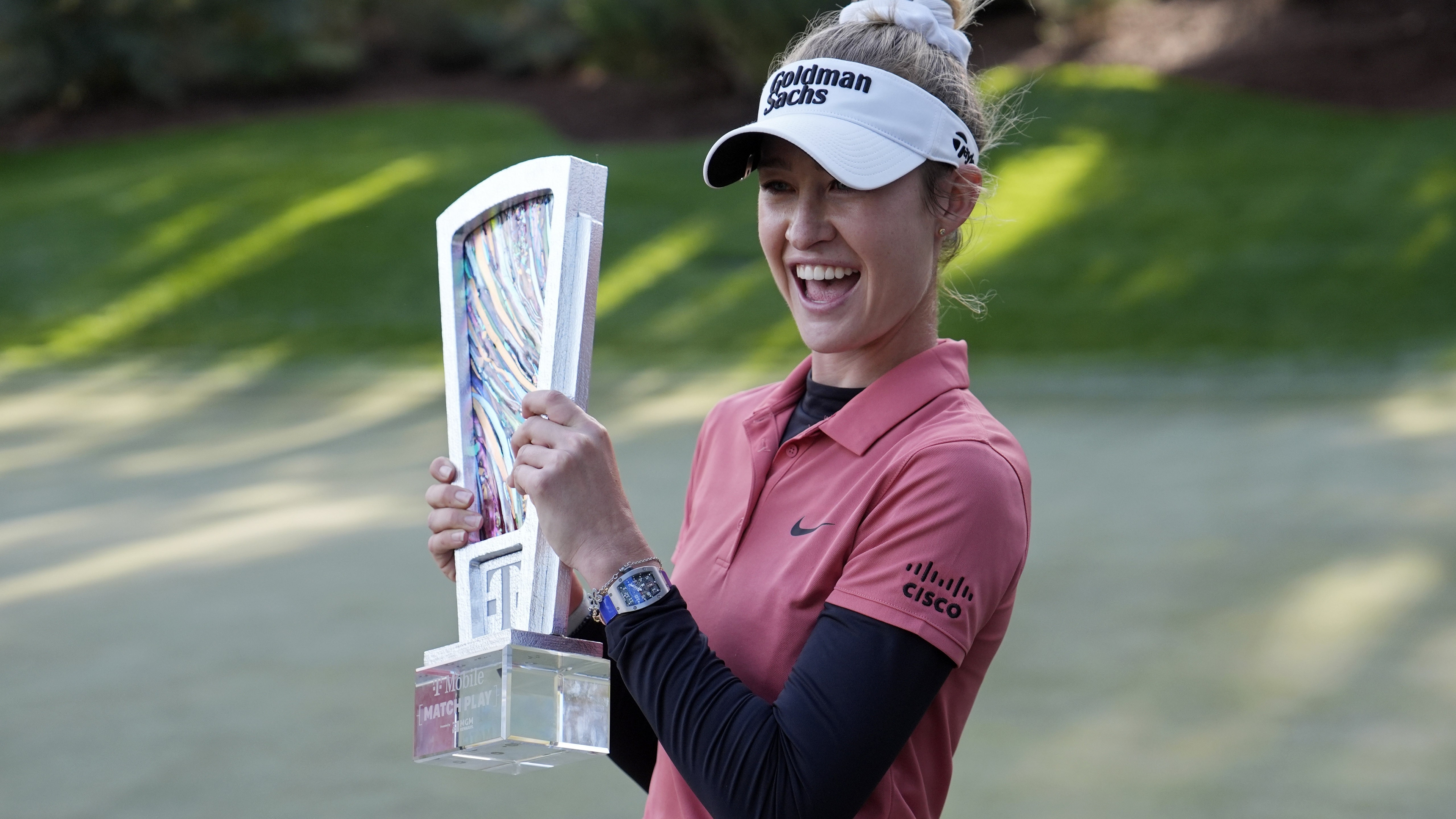 Nelly Korda firar segern i matchspelstävling i Las Vegas. Foto: John Locher/AP/TT