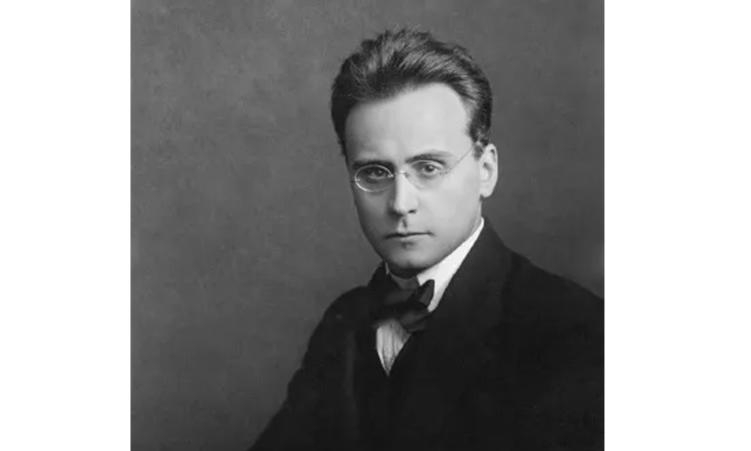 Anton Webern porträtterad 1912, strax innan färdigställandet av ”Fem stycken för orkester”, opus 10.
Foto: Public Domain