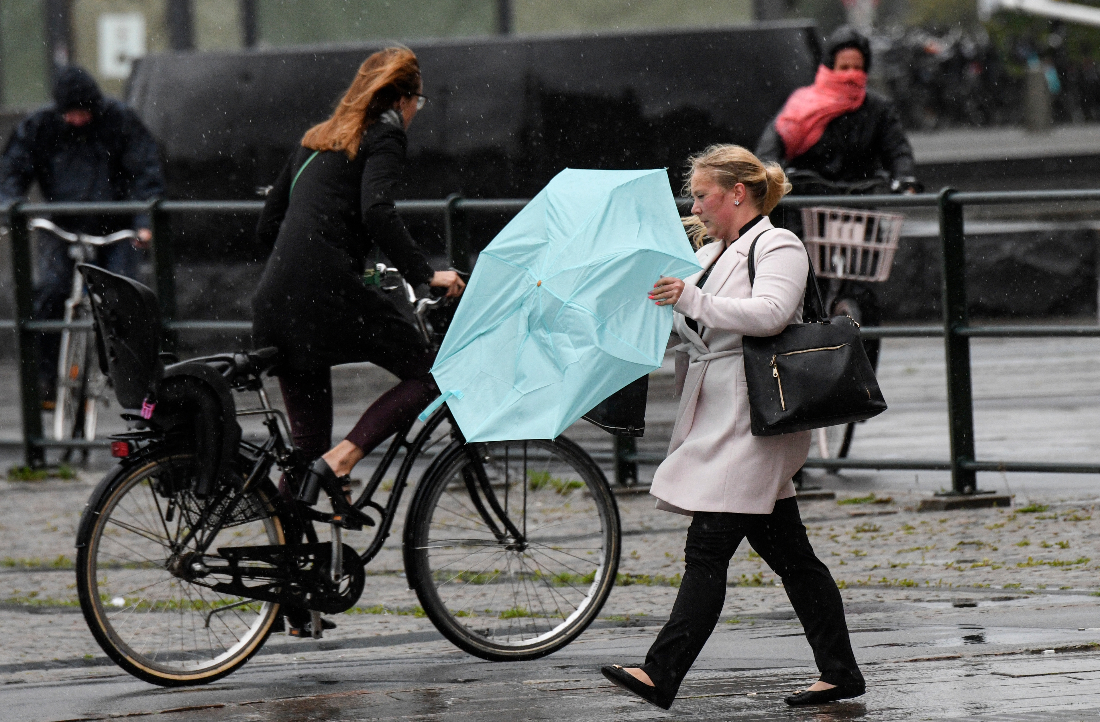 SMHI varnar för mycket hårda vindbyar och storm. Arkivbild. Foto: Johan Nilsson/TT