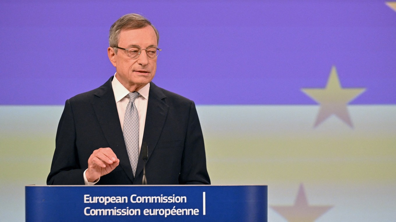 Mario Draghi har lämnat en rapport om EU:s ekonomiska framtid med en hel del beska piller. Foto: Nicolas Tucat/AFP via Getty Images