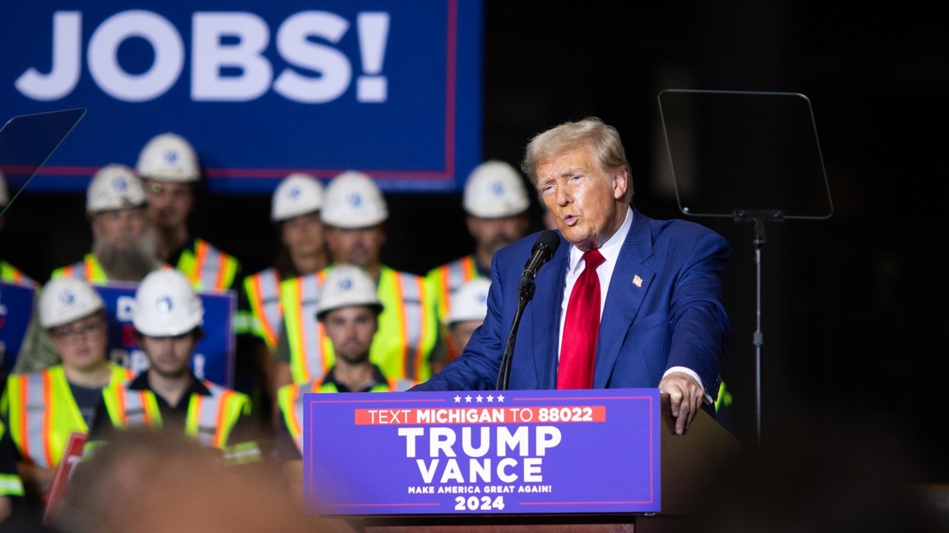 Debattören menar att den svenska mediebilden av USA och Donald Trump är missvisande. Här ses Donald Trump tala i Michigan, den 29 augusti. Foto: John Fredricks