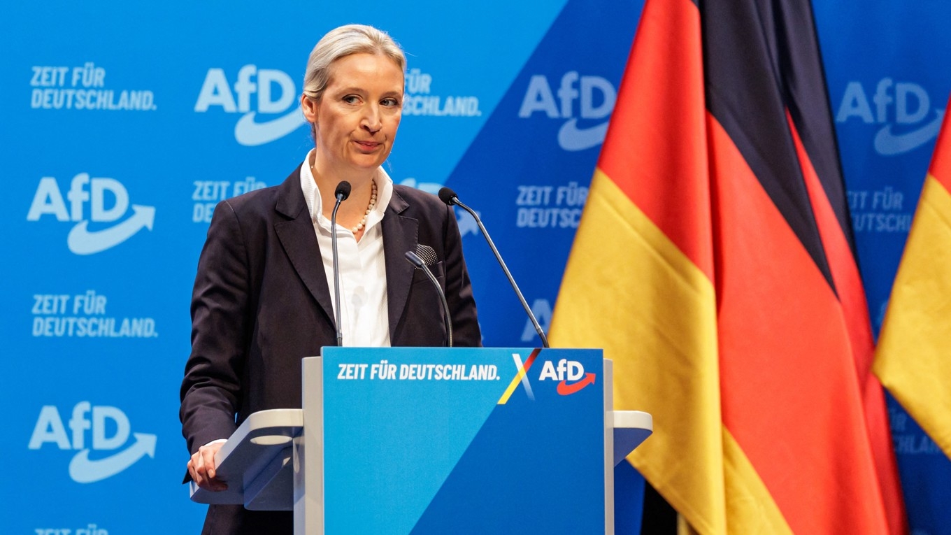 Alice Weidel, ledare för AfD talar i samband med en partikongress den 11 januari. Foto: Jens Schlueter/AFP via Getty Images