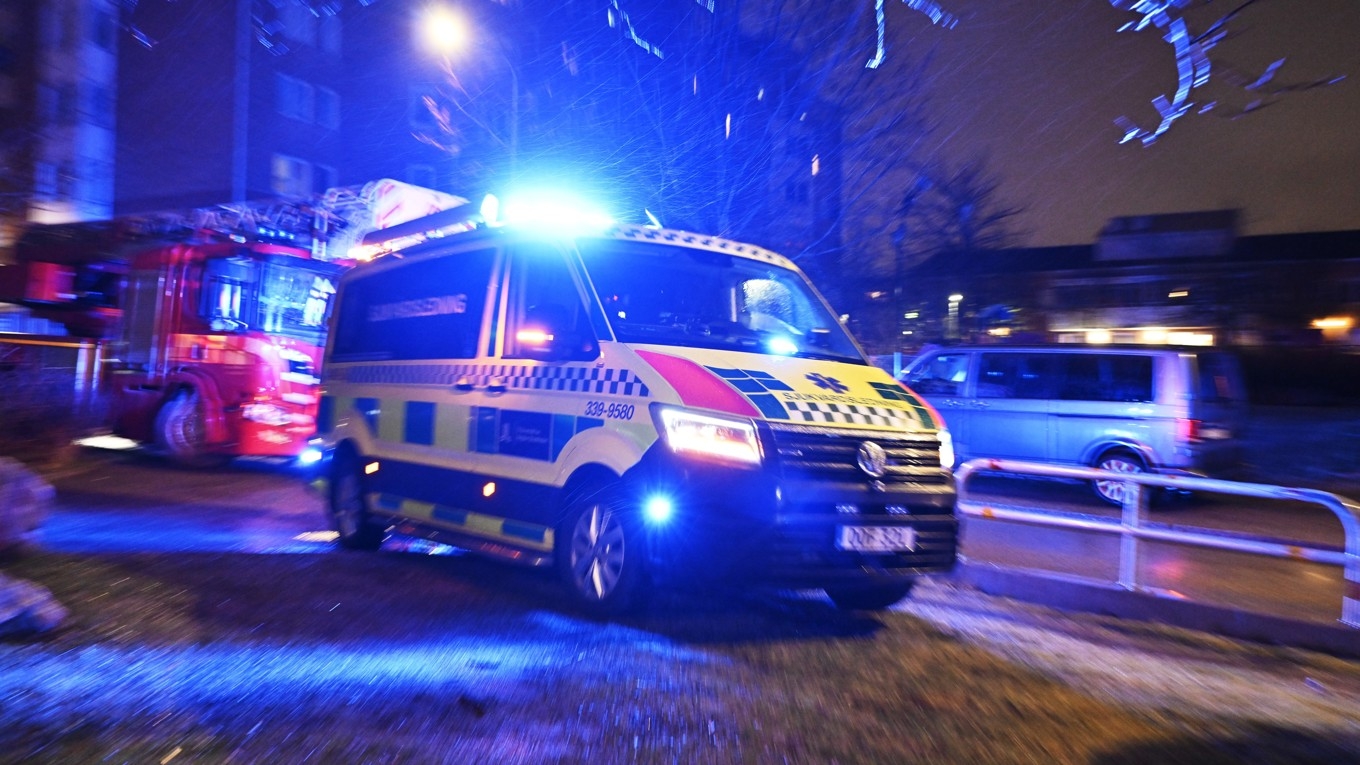 En man har misshandlats i Rinkeby i samband med en mordbrand. Bild: Anders Wiklund/TT