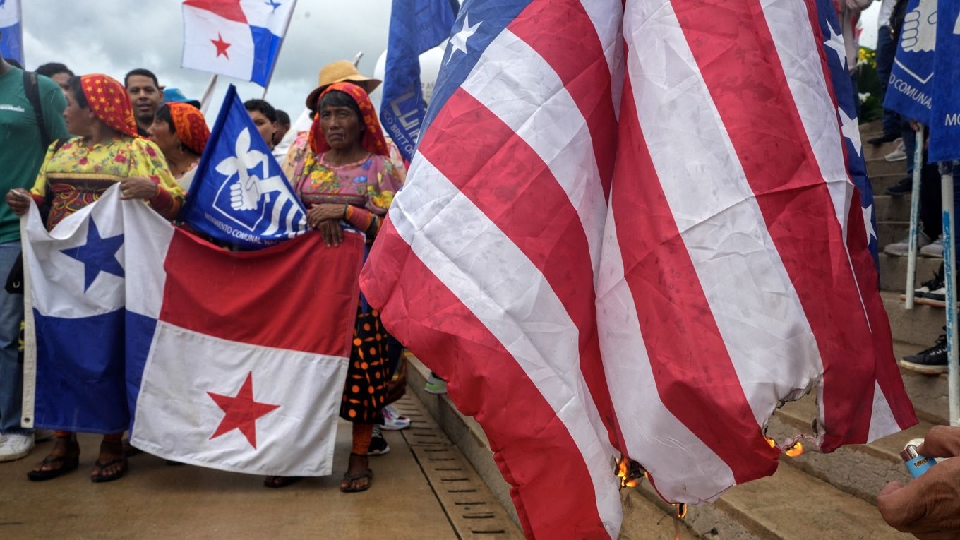 Demonstrationer mot Trump i Panama City på 25-årsjubileet för överlåtandet av kanalen. Foto: Arnulfo Franco/AFP