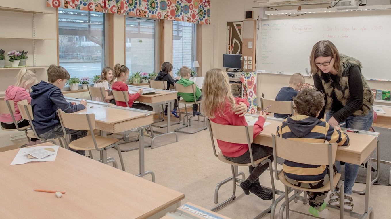 I Sverige råder skolplikt för förskoleklass och grundskolans årskurs 1–9. Därefter går de flesta ungdomar tre år i gymnasieskolan, enligt Skolverket. Foto: David Ramos/Getty Images