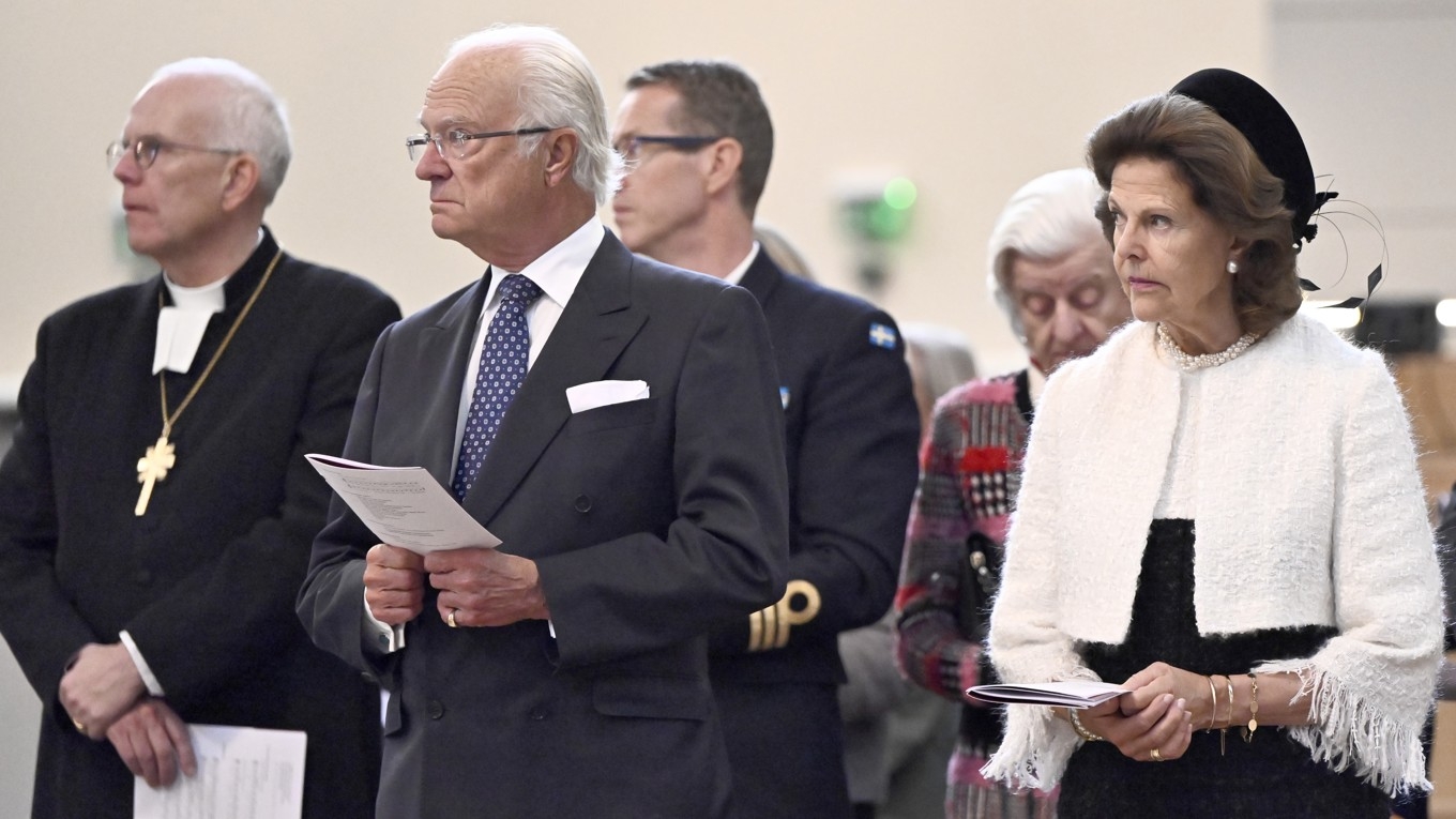 Kung Carl Gustaf och drottning Silvia reser i dag till Örebro efter massmordet på tisdagen. Arkivbild. Foto: Christine Olsson/TT