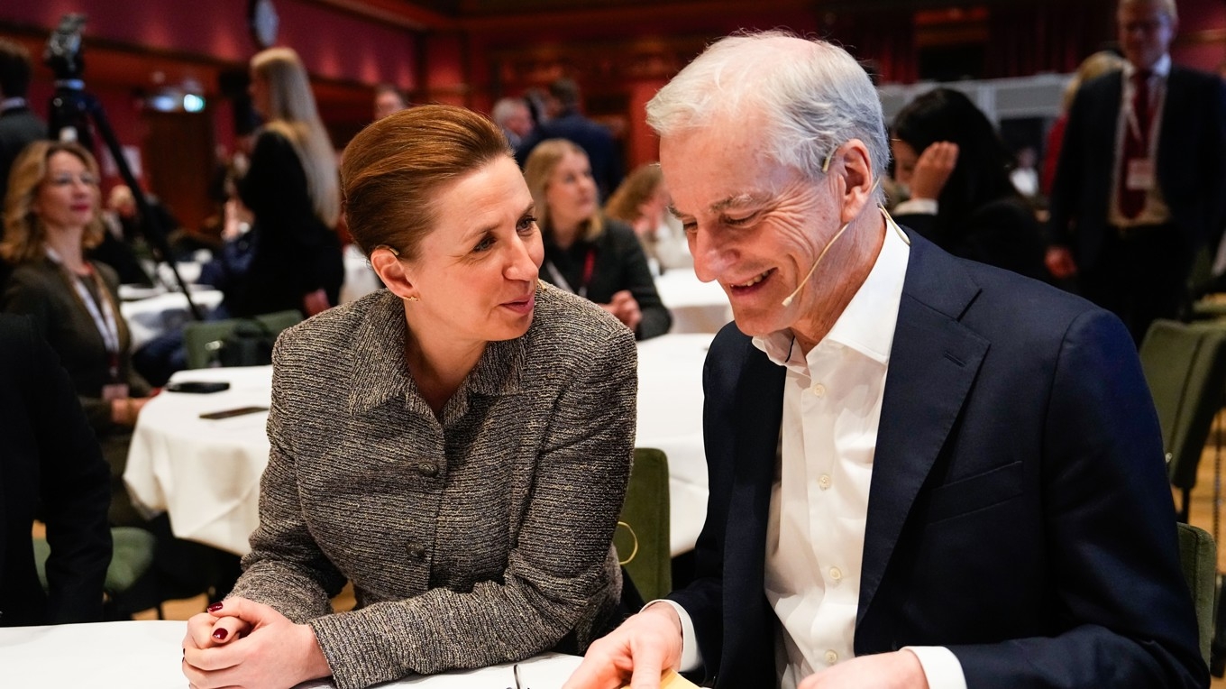 Danmarks statsminister Mette Frederiksen och Norges statsminister Jonas Gahr Støre på Samaks årsmöte i Oslo. Foto: Cornelius Poppe/NTB/TT