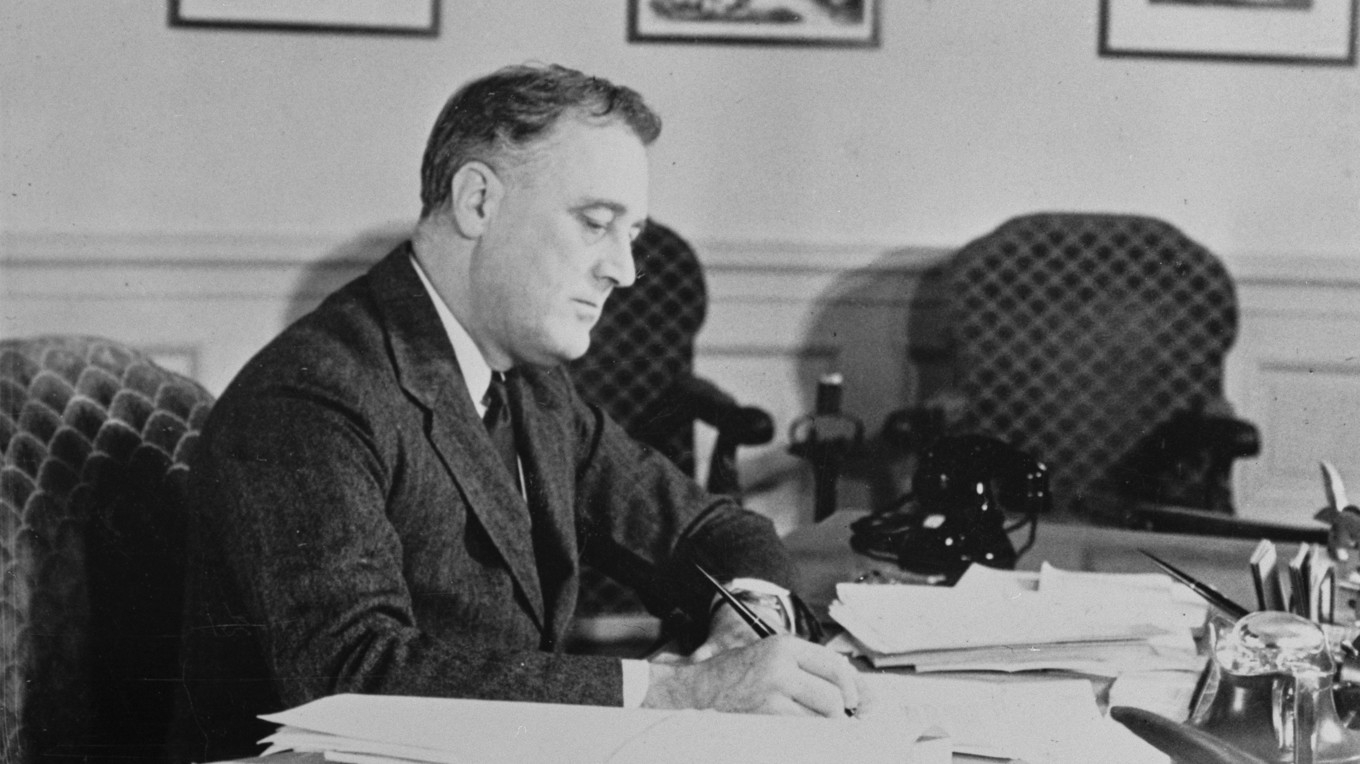 Franklin D. Roosevelt blev vald för att bekämpa den stora depressionen på 1930-talet. Hans politik löste inte krisen men lade grunderna för dagens federala välfärdsstat. Foto: Archive Photos/Getty Images