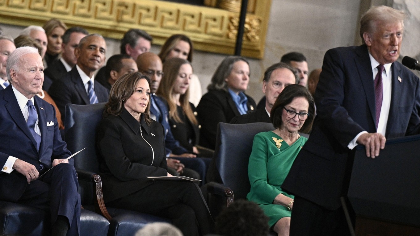 Före detta presidenten Joe Biden och före detta vicepresidenten Kamala Harris deltar vid president Donald Trump invigningsceremoni den 20 januari 2025. 
Foto: Brendan Smialowski/AFP via Getty Images