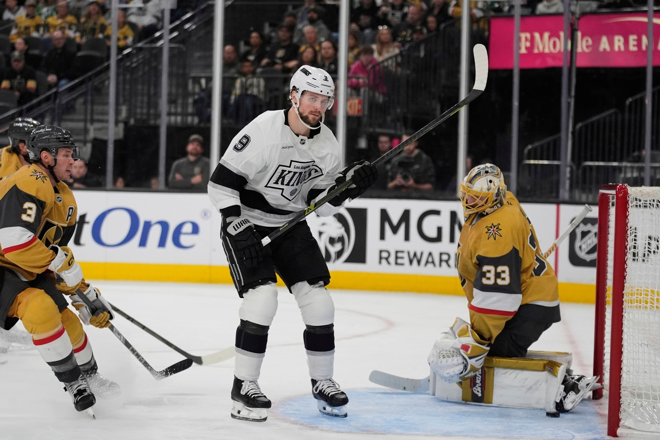 Los Angeles stjärnforward Adrian Kempe gjorde mål i tredje perioden. Foto: John Locher/AP/TT