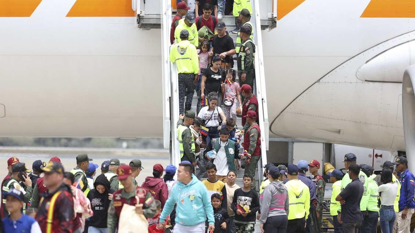 Venezuelanska migranter vid flygplatsen Simon Bolivar i Maiquetia i Venezuela den 20 mars i år. Foto: Pedro Mattey/AFP via Getty Images