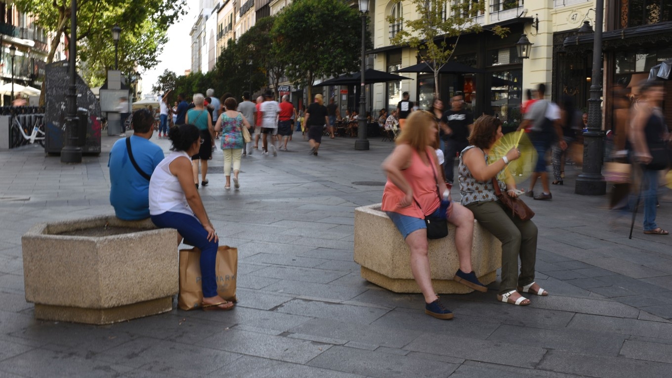 Människor på en gågata i Madrid i Spanien den 19 augusti 2017. Foto: Gabriel Bouys/AFP via Getty Images