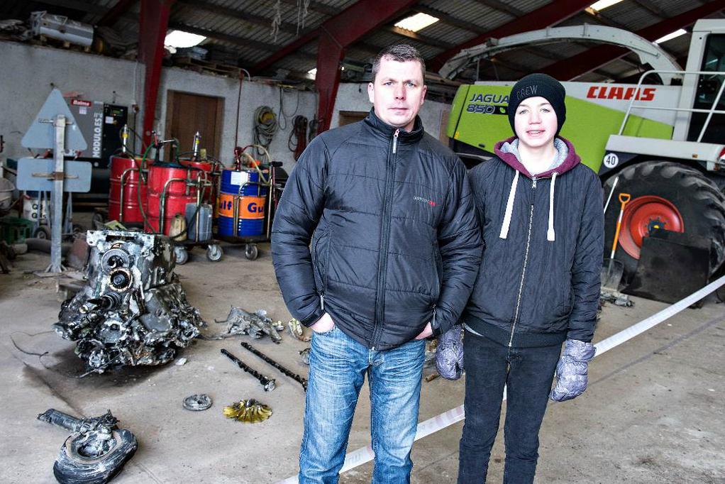 
Daniel Rom Kristiansen och hans far Klaus Kristiansen har hittat delar av ett tyskt stridflygsplan från andra världskriget i Aabybro nära Birkelse i Danmark.  Foto: Henning Bagger                                            