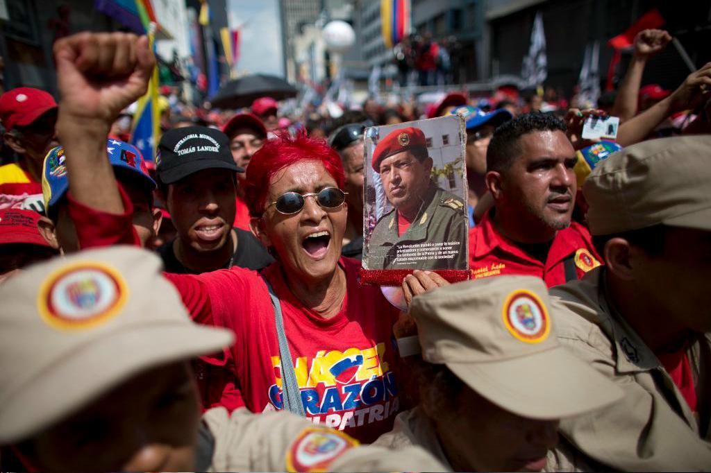 
Demonstrationer för och emot president Nicolás Maduro har avlöst varandra i Caracas, här en bild från i tisdags. Foto: Ariana Cubillos/AP/TT                                            