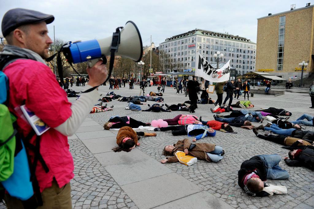 
En manifestation 2012 i Stockholm mot svensk vapenexport. Foto: Jessica Gow /TT-arkivbild                                            