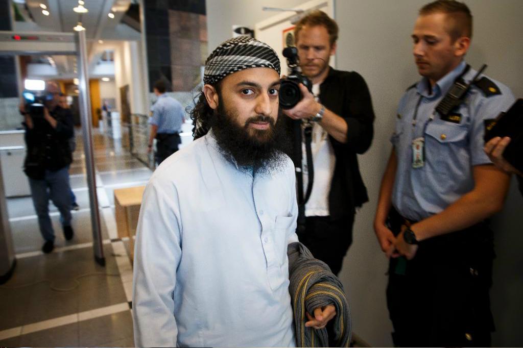 
Den norske islamisten Ubaydullah Hussain är dömd till fängelse i nio år för att ha varit IS-rekryterare. Här vid en annan rättegång. Foto: Heiko Junge/TT-arkivbild                                            