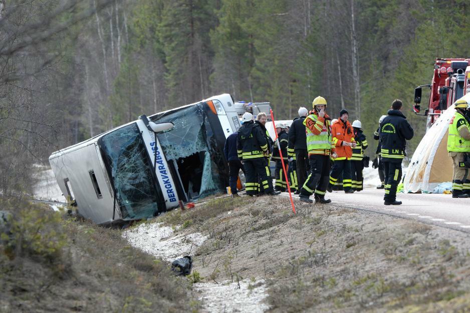 
Busschauffören kommer att delges misstanke om brott efter den dödliga olyckan utanför Sveg i söndags, där tre ungdomar omkom. Foto: Nisse Schmidt/TT-arkivbild                                            