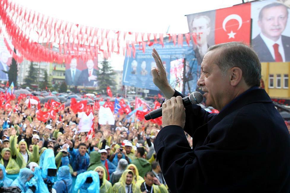 
Turkiets president Recep Tayyip Erdogan vid ett valmöte i veckan. Foto: Yasin Bulbul/AP/TT
                                            