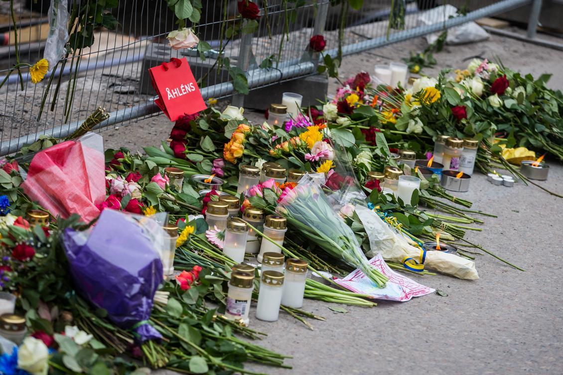 
Blommar har lämnats vid platsen där terrordådet inträffade. Foto: Michael Campanella/Getty Images                                            