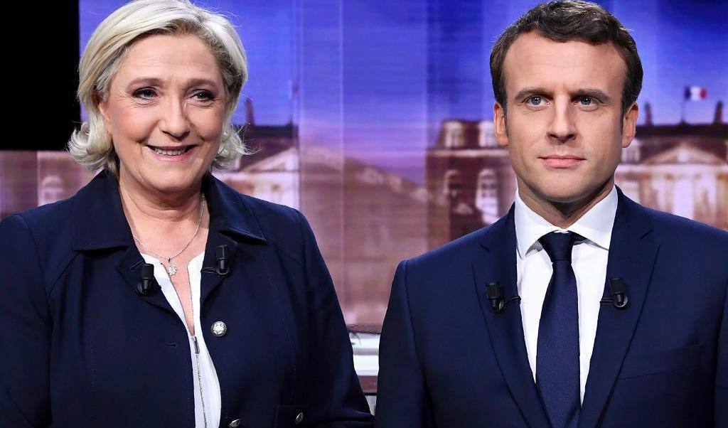 Emmanuel Macron och Marine Le Pen inför debatten i La Plaine-Saint-Denis på onsdagskvällen. Foto: Eric Feferberg/AP/TT