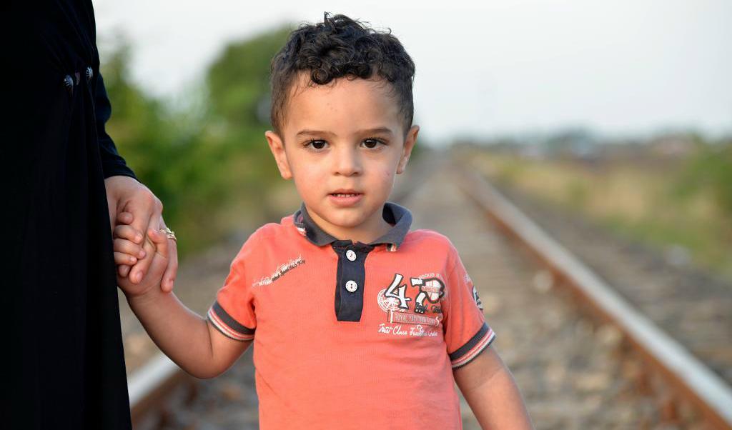 

Anas från Syrien var två år och på flykt från kriget med mamma och pappa när TT fotograferade honom 2015. Foto: TT                                                                                        