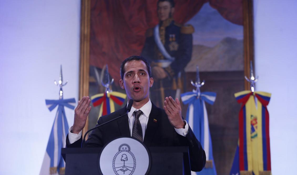 Venezuelas oppositionsledare Juan Guaidó i Argentina under fredagen. Foto: Natacha Pisarenko/AP/TT