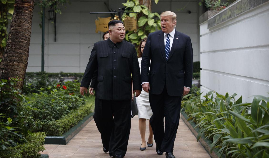 Donald Trump och Kim Jong-Un i Hanoi under torsdagen. Foto: Evan Vucci/AP/TT