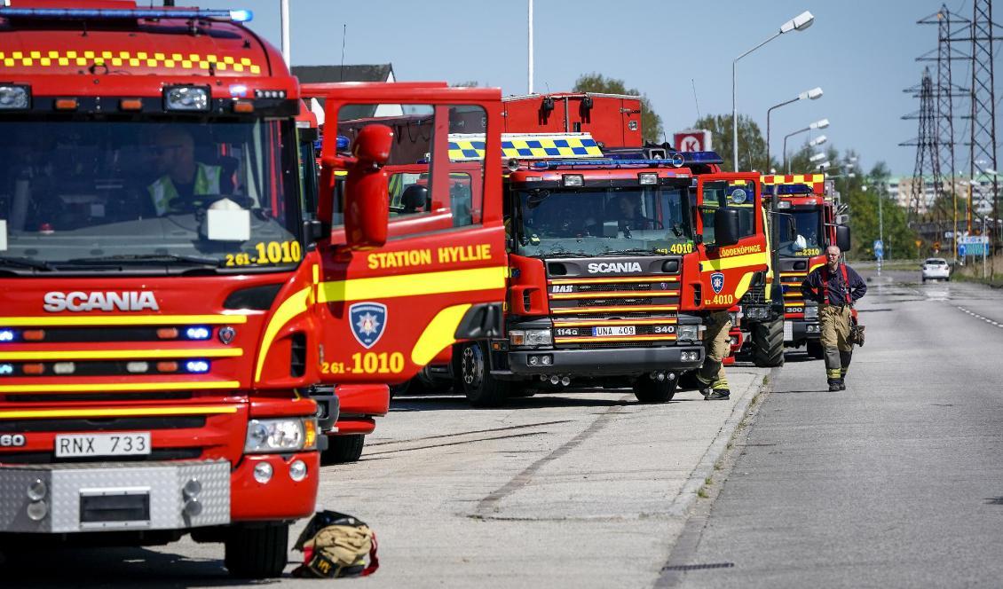 Räddningstjänst på plats vid Oljehamnen i Malmö där bensin läckte ut. Foto: Johan Nilsson/TT