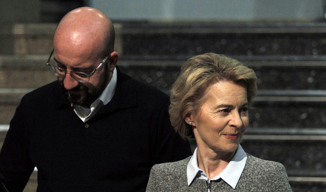 EU:s permanente rådsordförande Charles Michel och kommissionsordförande Ursula von der Leyen brukar hålla toppmöten i Bryssel. Nu blir det i stället ett toppmöte via telefon. Foto: Valentina Petrova/AP/TT-arkivbild