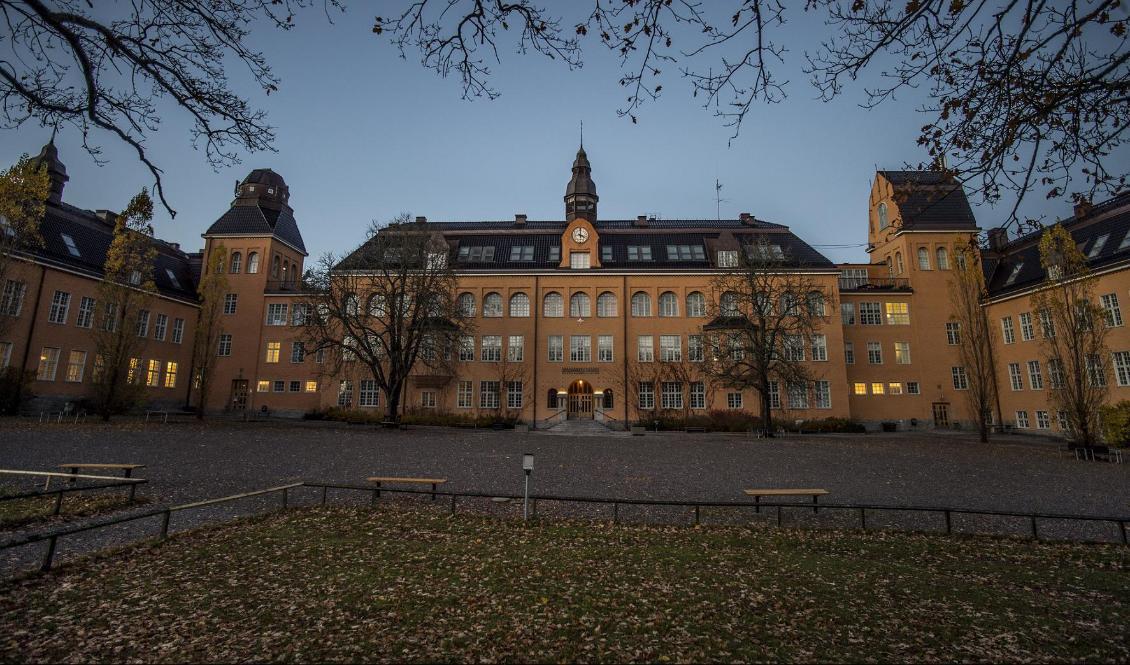 

Viktor Rydbergs samskola i Djursholm håller stängt efter att anhöriga till elever har smittats av viruset, skriver Expressen. Foto: Staffan Löwstedt/SvD/TT-arkivbild                                                                                                