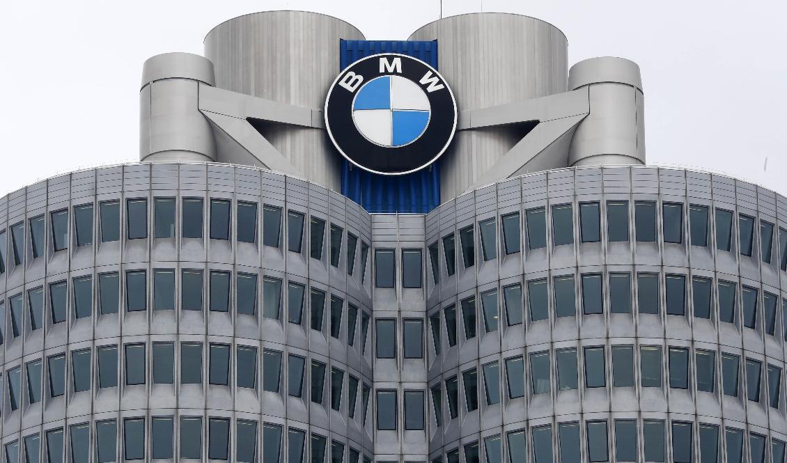 6 000  jobb hos den tyska biljätten BMW försvinner i år. Foto: Matthias Schrader/AP/TT-arkivbild