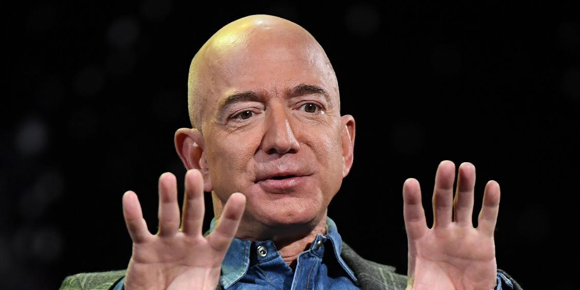 Amazons grundare Jeff Bezos rör om i det amerikanska medielandskapet. Foto: Mark Ratston/AFP via Getty Images