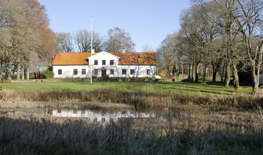 


En herrgård på landet ligger helt i linje med den gröna trenden som också förstärkts av pandemin. Foto: Fastighetsbyrån                                                                                                                                    