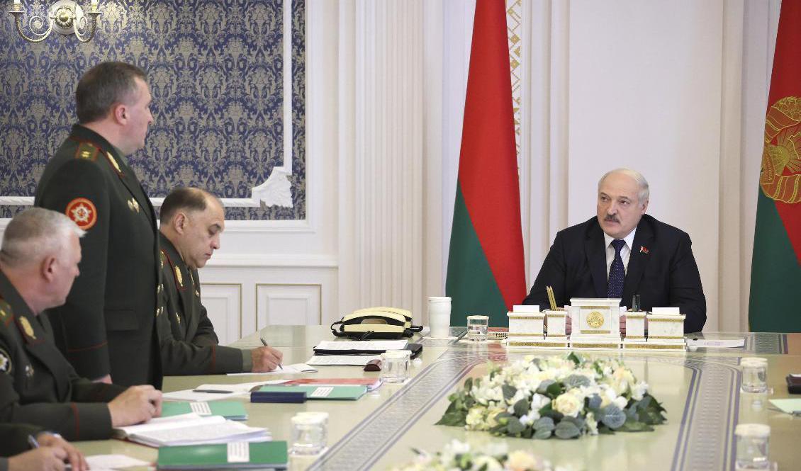 Belarus diktator Aleksandr Lukasjenko har meddelat att landet utökar det militära samarbetet med Ryssland. Foto: Nikolai Petrov/AP/TT